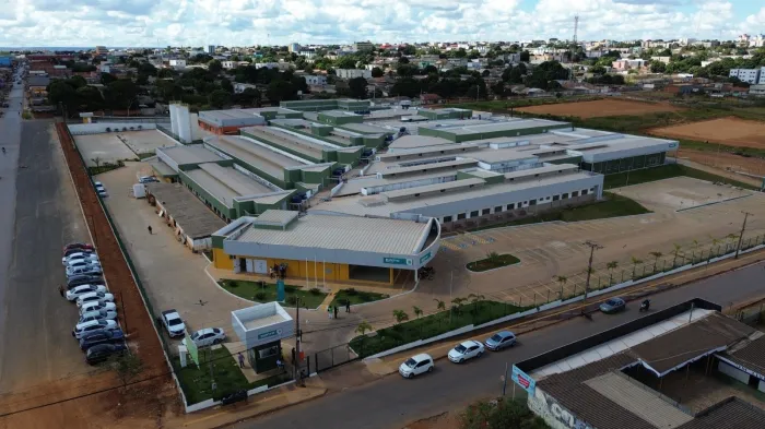 Hospital Estadual de Águas Lindas é entregue com 164 leitos e investimento de R$ 157 milhões. Projeto foi melhorado e ampliado para melhor atender à população (Fotos: SES-GO)