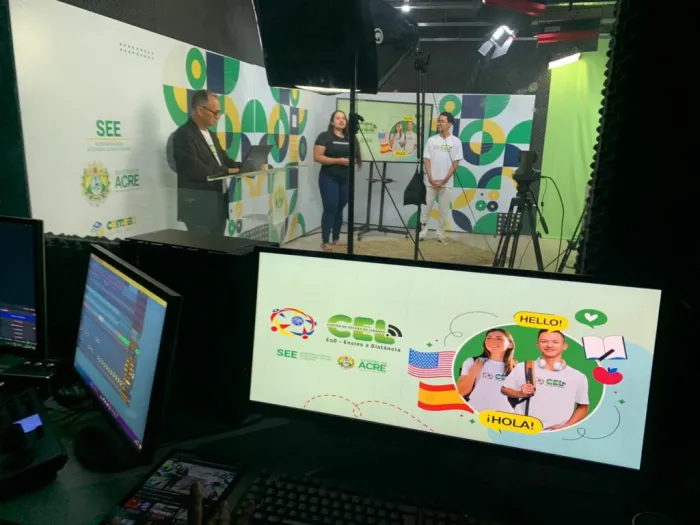 Centro de Estudo de Línguas inicia aulas a distância com transmissão ao vivo pela internet