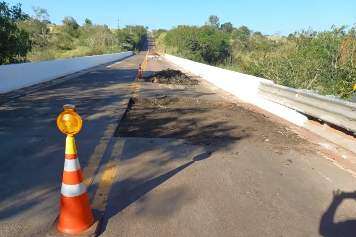 DER/PR reforma ponte em rodovia entre Terra Rica e Santo Antônio do Caiuá
