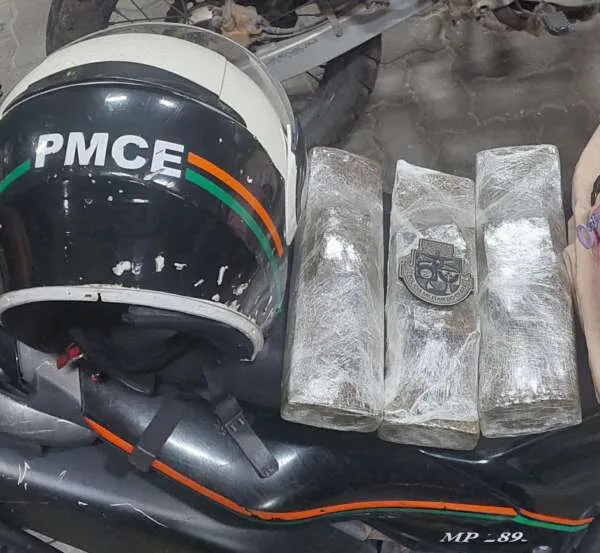 Mulher é presa em flagrante pela PMCE com quase 3kg de maconha no bairro Paupina