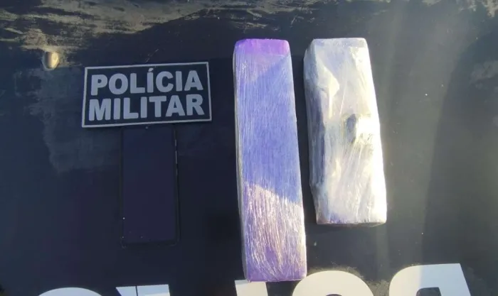 Em Granja, PMCE prende dupla com 2kg de maconha em motocicleta