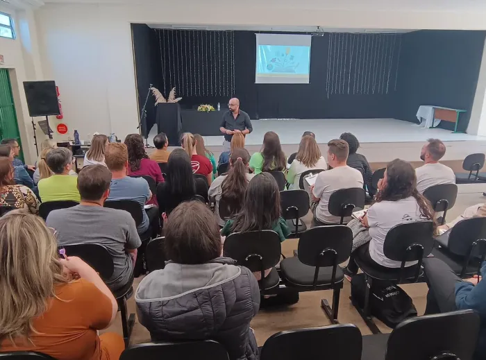 Professores da rede estadual recebem capacitação da Udesc Alto Vale