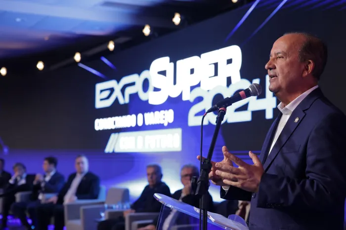 Jorginho Mello participa da abertura da ExpoSuper em Balneário Camboriú