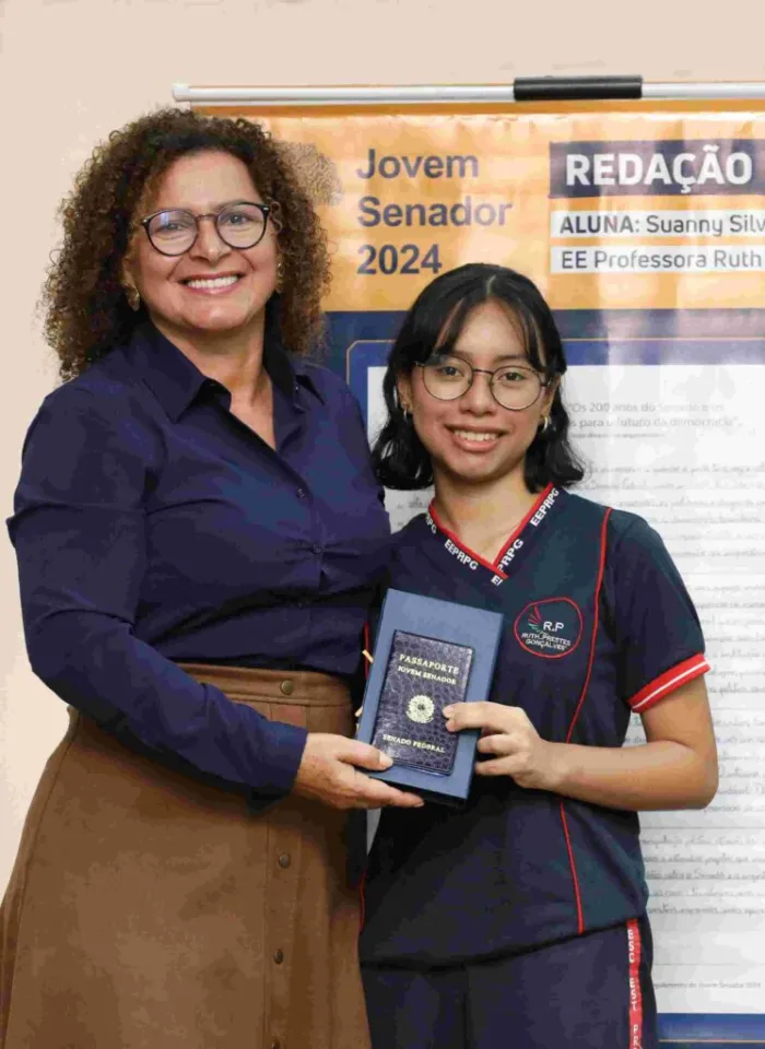 luna da Escola Estadual Ruth Prestes representará o Amazonas no programa Jovem Senador 2024