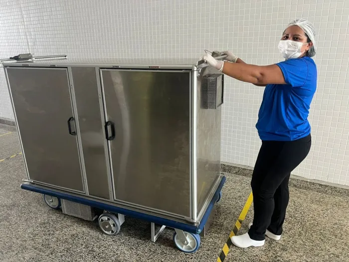 Nova Maternidade Evangelina Rosa recebe carro térmico para entrega de refeições para pacientes