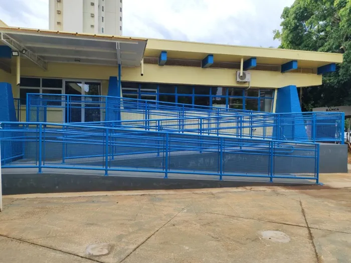 Biblioteca fecha para preparação