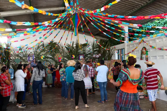 Complexo Psiquiátrico Juliano Moreira celebra São João com momento de interação entre pacientes e funcionários
