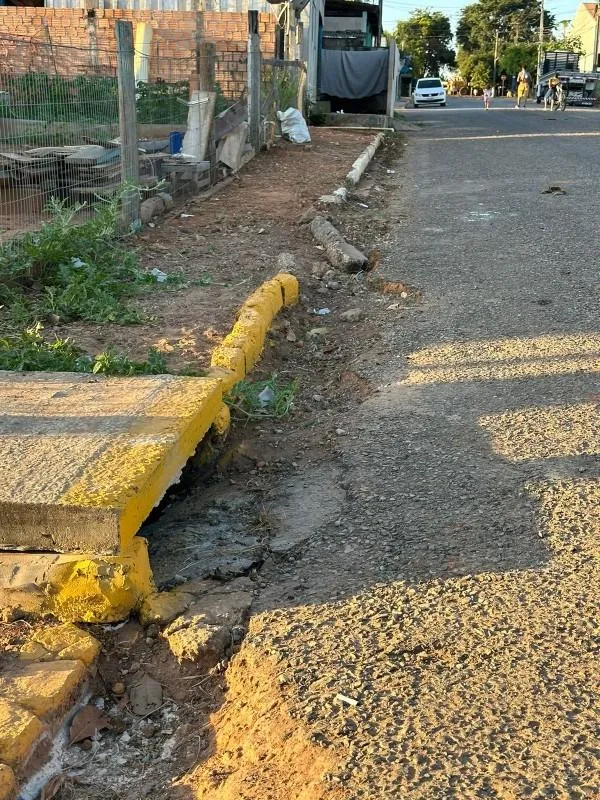 Vereador solicita reparo de meio-fio no bairro União