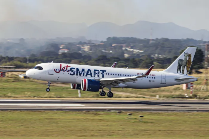 Curitiba recebe primeiro voo direto de Santiago, no Chile, da companhia JetSmart