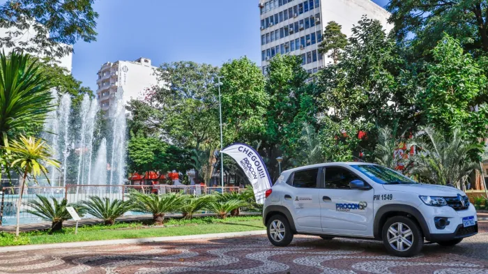 Com unidade móvel, Procon leva esclarecimentos e serviços ao Centro