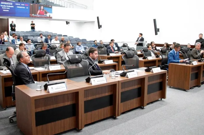 Deputados devem apreciar quatro propostas na sessão de hoje