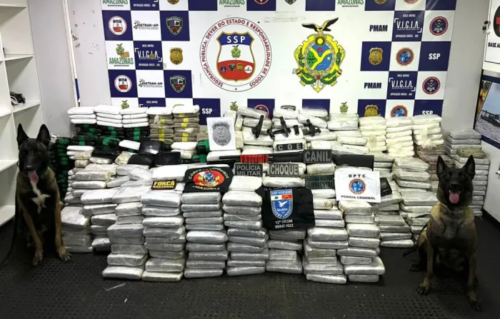 Base Arpão 1: Forças de Segurança prendem grupo com cerca de 1,7 tonelada de drogas, embarcações, 6 milhões de litros de petróleo e armas, em Coari