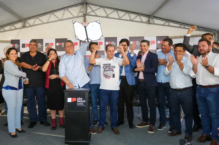 Assinatura do Termo Aditivo para extensão da linha 5-Lilás