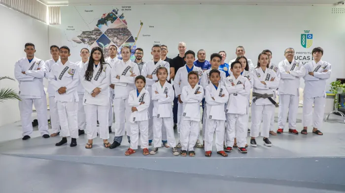 Atletas do Viva Lucas recebem Kimonos da Prefeitura de Lucas do Rio Verde