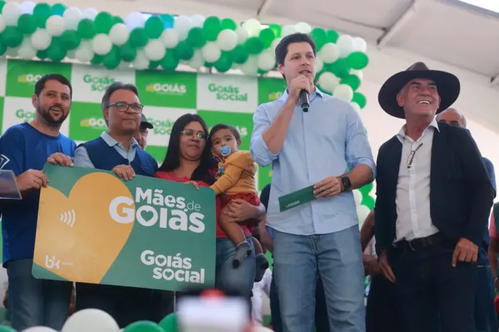 Vice-governador, Daniel Vilela, entrega benefícios do Goiás Social neste sábado (22/6), em Santo Antônio do Descoberto (Foto: André Costa)
