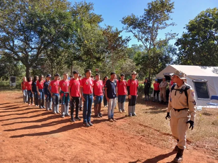 Escola Cívico-Militar de Costa Rica realiza instrução de orientação com bússola...