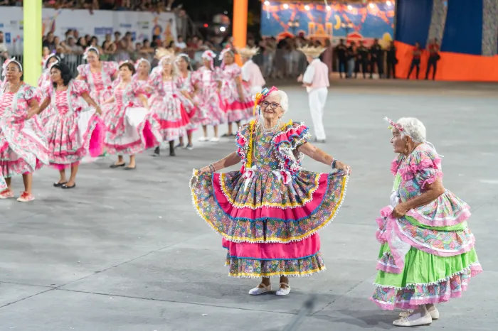 37º Festejo Junino: Idosos atendidos pelos CRAS e Cipiar esbanjam alegria na arena junina