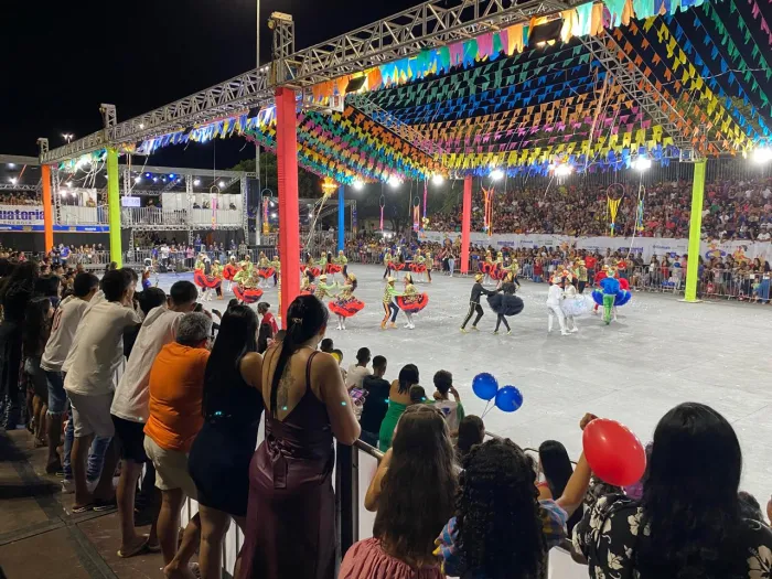 37º Festejo Junino: 2ª noite é marcada por início das competições entre juninas e bois-bumbás