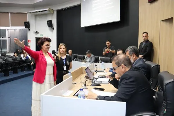 Câmara de Sorriso empossa suplente de vereador