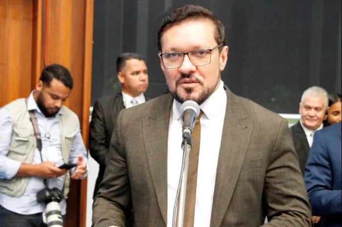 Propostas versam sobre causa animal e doença no olho