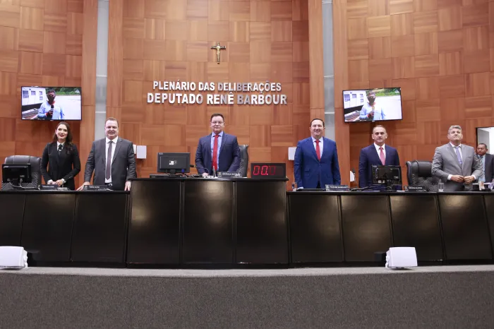 CCJR aprova parecer favorável à PEC que altera composição da Mesa Diretora