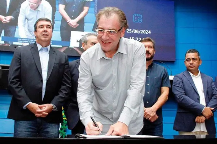 Com Riedel, Neno Razuk assina entrega de R$ 3 milhões em emendas parlamentares.