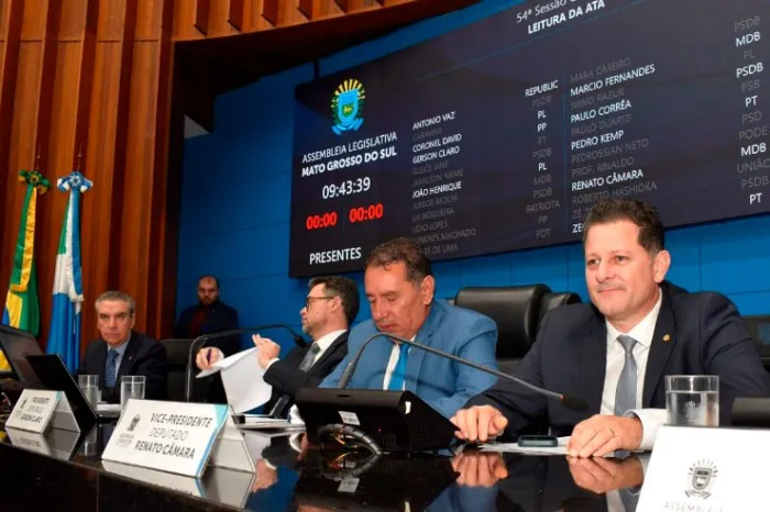 Deputados devem analisar três propostas na última sessão da semana