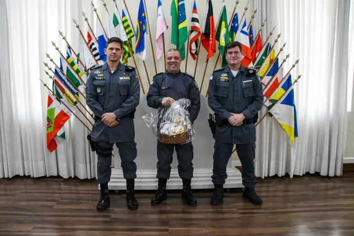 Comandante-geral recebe a visita do comandante do 3ºCPOR e do 9º Batalhão