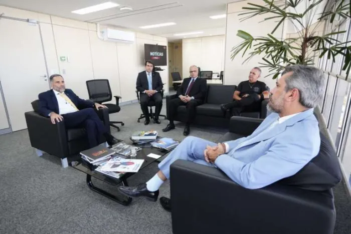 Governador Elmano e titular da SSPDS se reúnem com secretário Nacional da Segurança Pública do MJ, em Brasília
