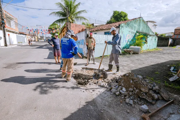 Manutenção de drenagens acontece no bairro Triângulo