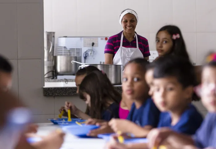 Durante as férias a refeição será servida todos os dias, das 11h às 13h30