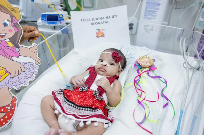 Em Colinas, bebês assistidos na Maternidade Humberto Coutinho participam de ensaio de fotos com temática junina
