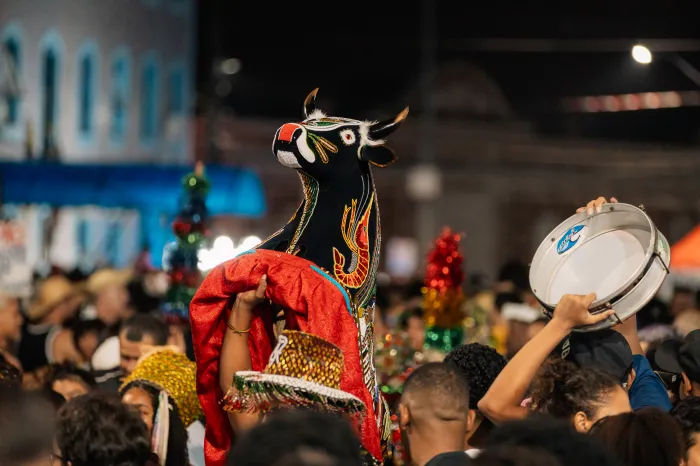 - Há décadas grupos de bumba-meu-boi se reúnem na Capela de São Pedro (Foto: Fernando dos Anjos)