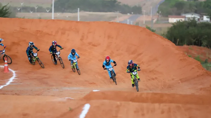 Esporte: Atletas da Escolinha de BMX conquistam 39 medalhas em etapa estadual de bicicross