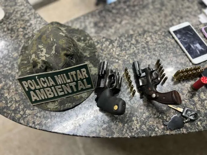 Quatro homens são presos pela PMCE enquanto transportavam armas de fogo e munições no Crato