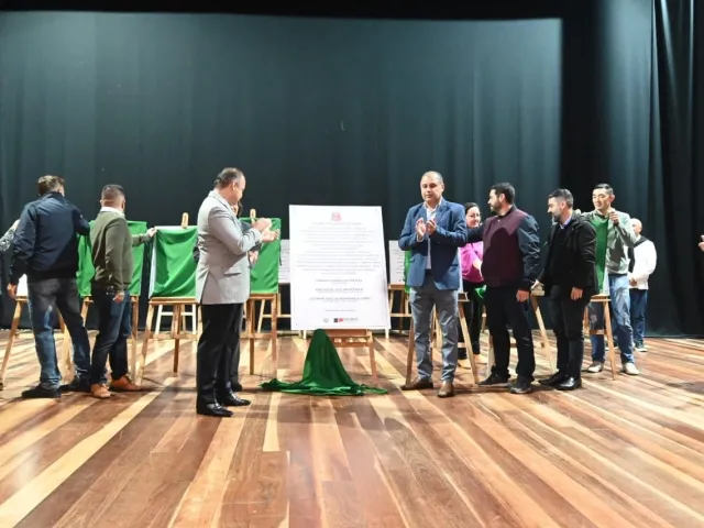 As obras foram entregues neste domingo (30)