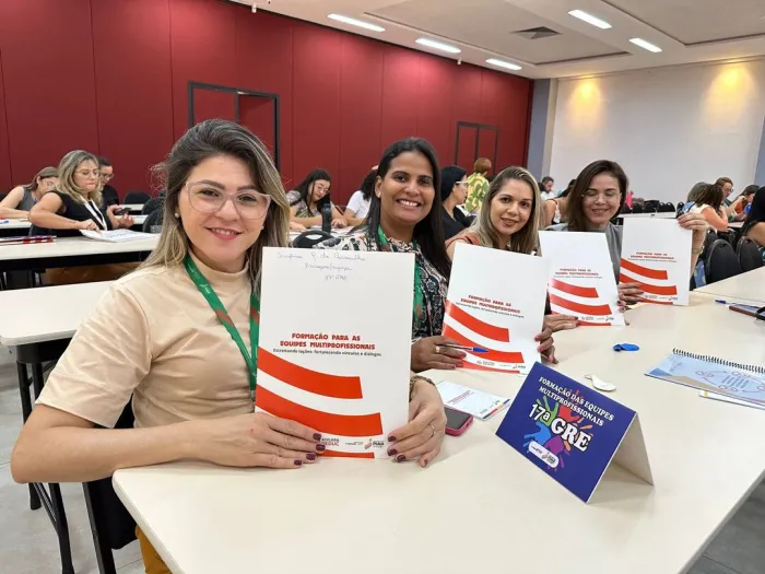 Seduc realiza formação de 200 profissionais para criar estratégias com foco em saúde mental e bem-estar na comunidade escolar