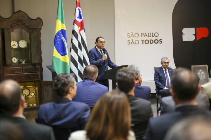 Governador em exercício Felicio Ramuth e o secretário de Ciência, Tecnologia e Inovação, Vahan Agopyan, durante assinatura de um protocolo de intenções para implementação do primeiro Distrito de Inovação da capital paulista