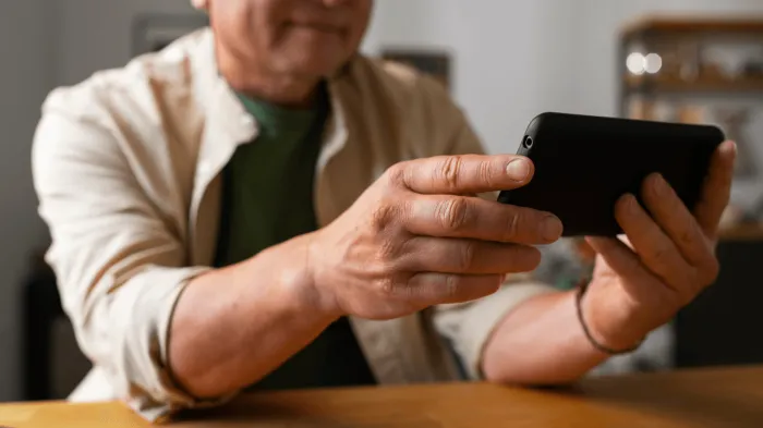 Trabalho e parceira oferecem oficina de inclusão digital a idosos