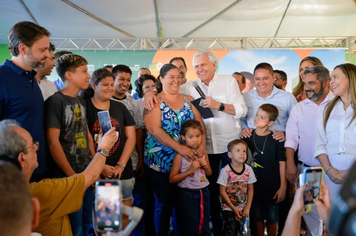 Ronaldo Caiado entrega moradias a custo zero em Senador Canedo: “As casas ficaram maravilhosas, com padrão altíssimo de qualidade” (Fotos: Lucas Diener)
