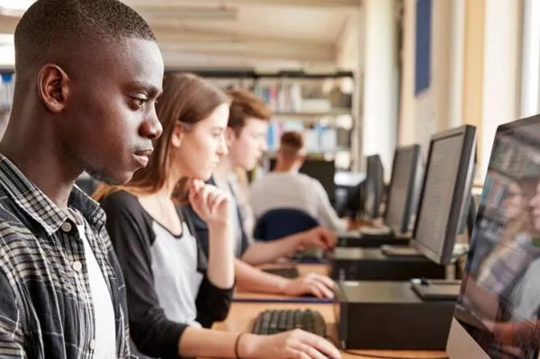 Vereadora sugere programa de capacitação profissional para jovens em situação de vulnerabilidade social