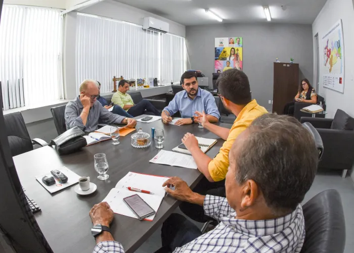 Secretário da Educação recebe representantes do Sindicato dos Trabalhadores e Trabalhadoras em Educação da PB