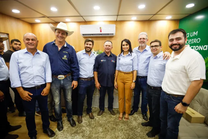- Governador percorreu os estandes da Expoimp e conversou com produtores rurais (Foto: Brunno Carvalho)