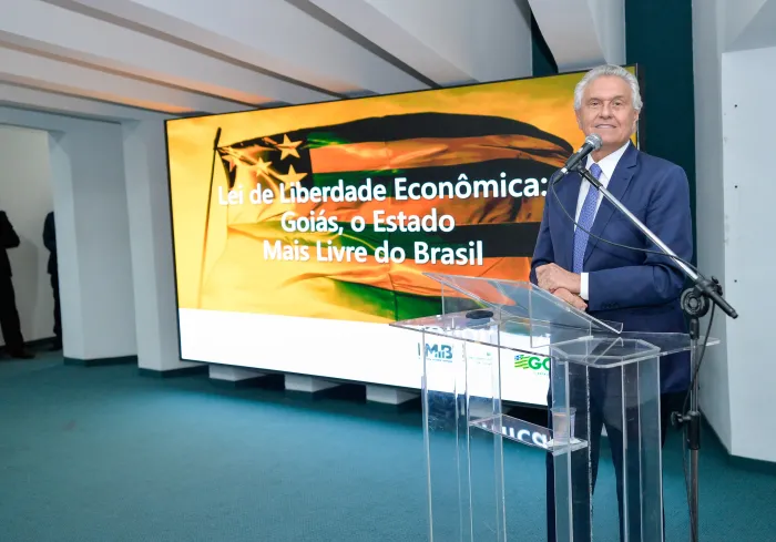 Caiado assina decreto que garante liberdade econômica para empresas de baixo risco em Goiás (Fotos: Lucas Diener)