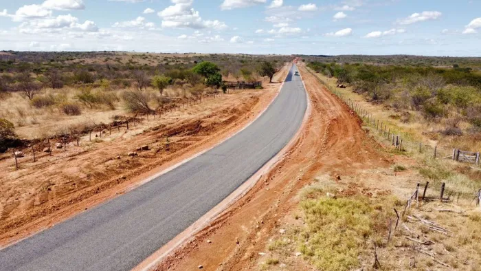 Setrans pavimenta rodovia entre Jacobina e Caridade do Piauí