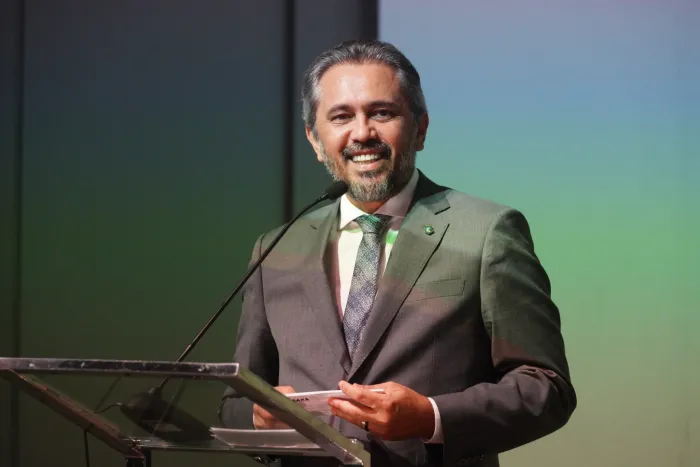 Governador Elmano de Freitas promove 12 oficiais a coronéis da Polícia Militar; duas são mulheres