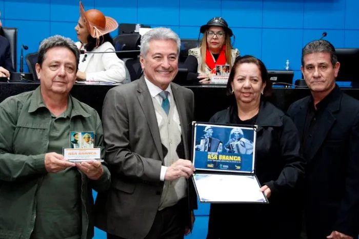 Hashioka entrega Comenda Asa Branca em homenagem ao Dia da Comunidade Nordestina