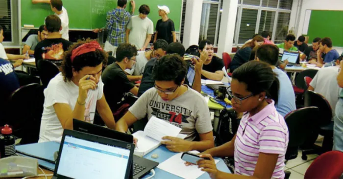 O curso aborda práticas pedagógicas no ensino superior