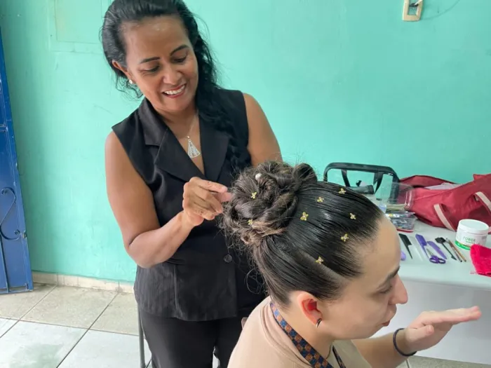 UGPE qualifica mulheres do Prosamin+ para o mercado de trabalho e promove curso de tranças e penteados