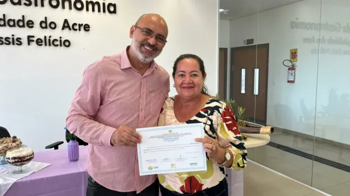 Entrega de certificados marca encerramento da oficina de tortas geladas da Escola de Gastronomia